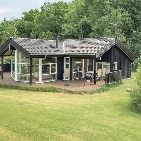 Four Bedroom Holiday In Asnas *