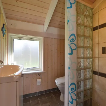 Дом отдыха Four Bedroom Holiday In Asnas